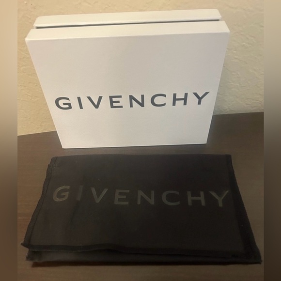 NEW Givenchy Wallet Box and Dust Bag
6 1/2" L - 5" W - 1 1/2" D - Picture 1 of 1